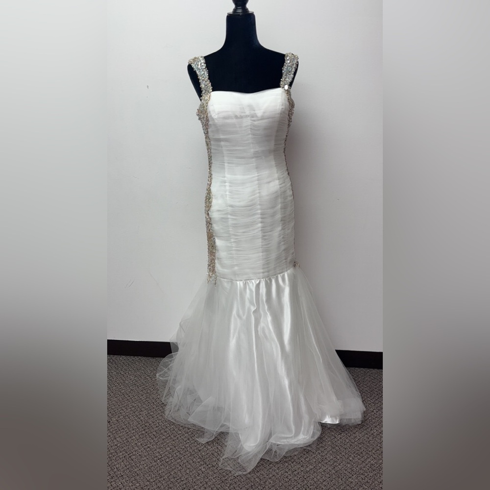 Prom Dress. Size: 14. Color: Off White.